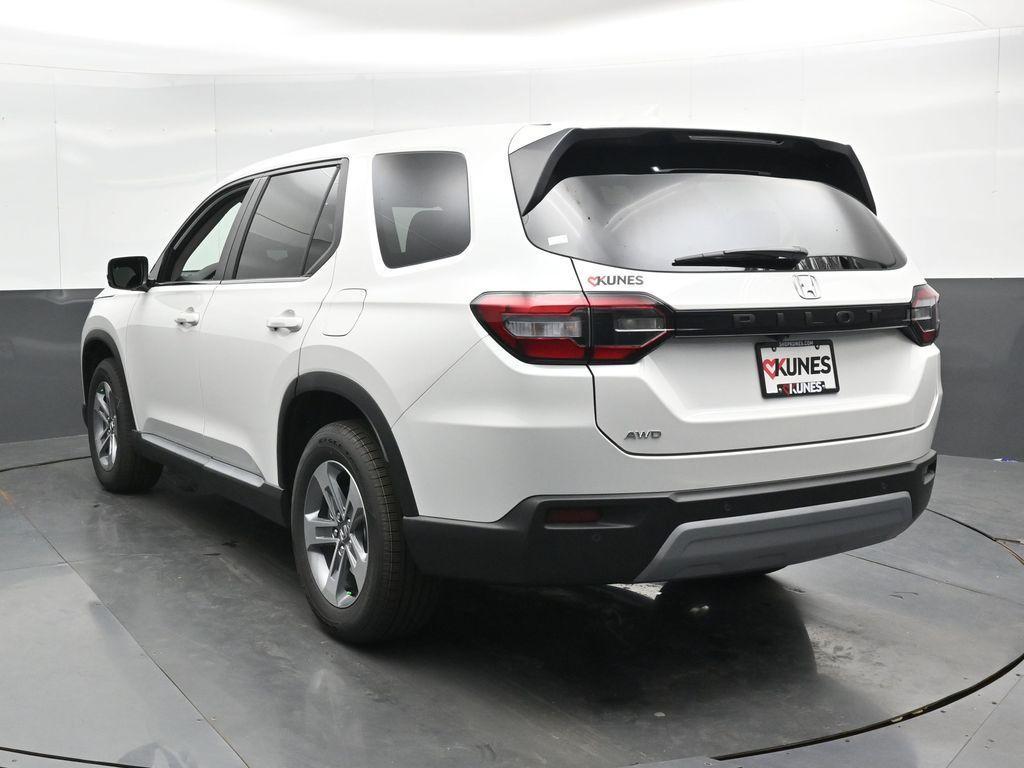 new 2025 Honda Pilot car, priced at $47,550