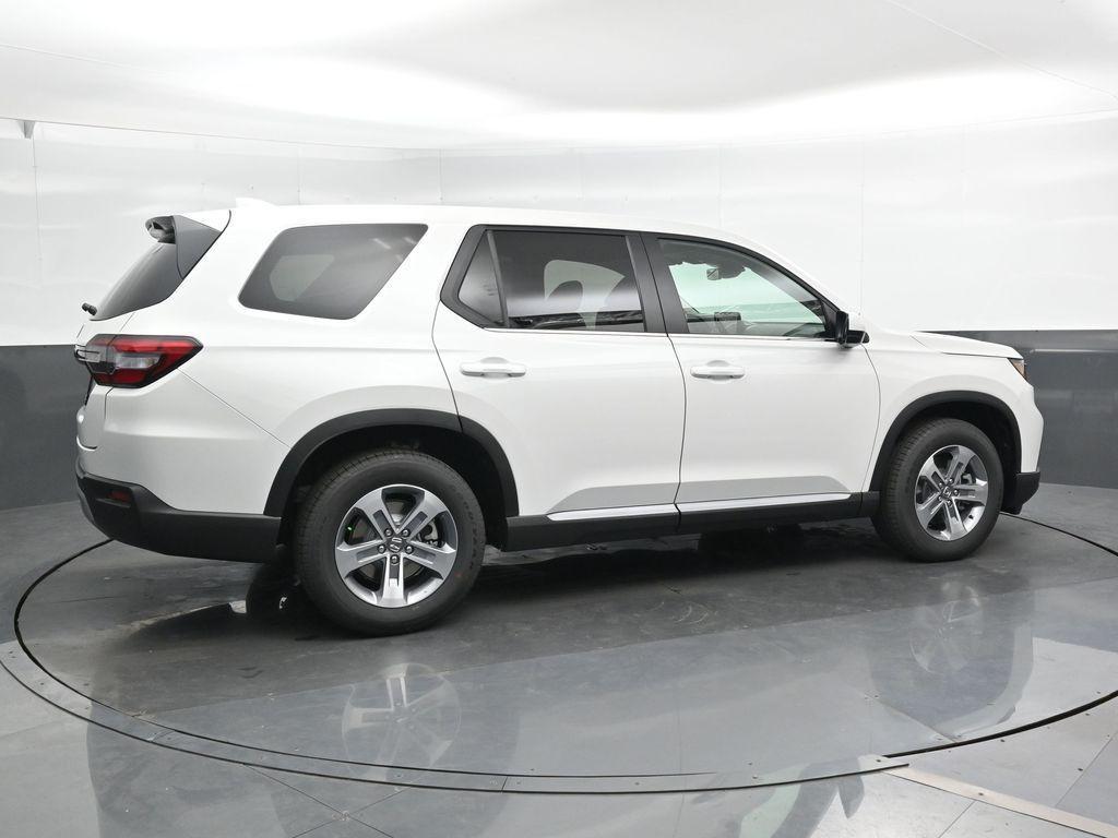 new 2025 Honda Pilot car, priced at $47,550