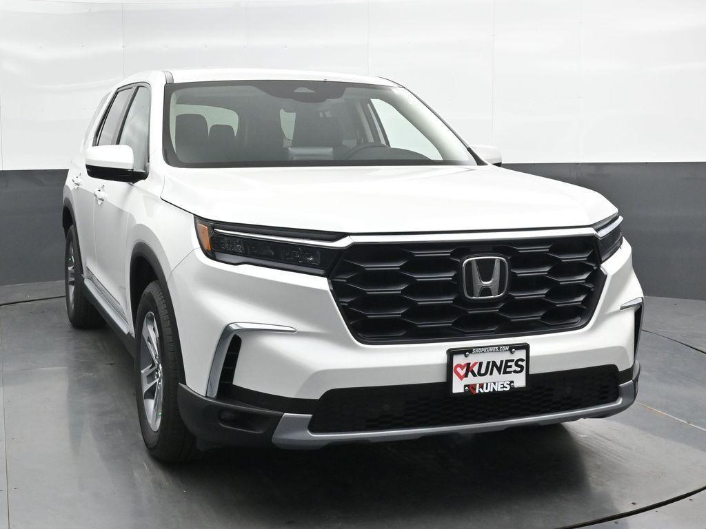 new 2025 Honda Pilot car, priced at $47,550