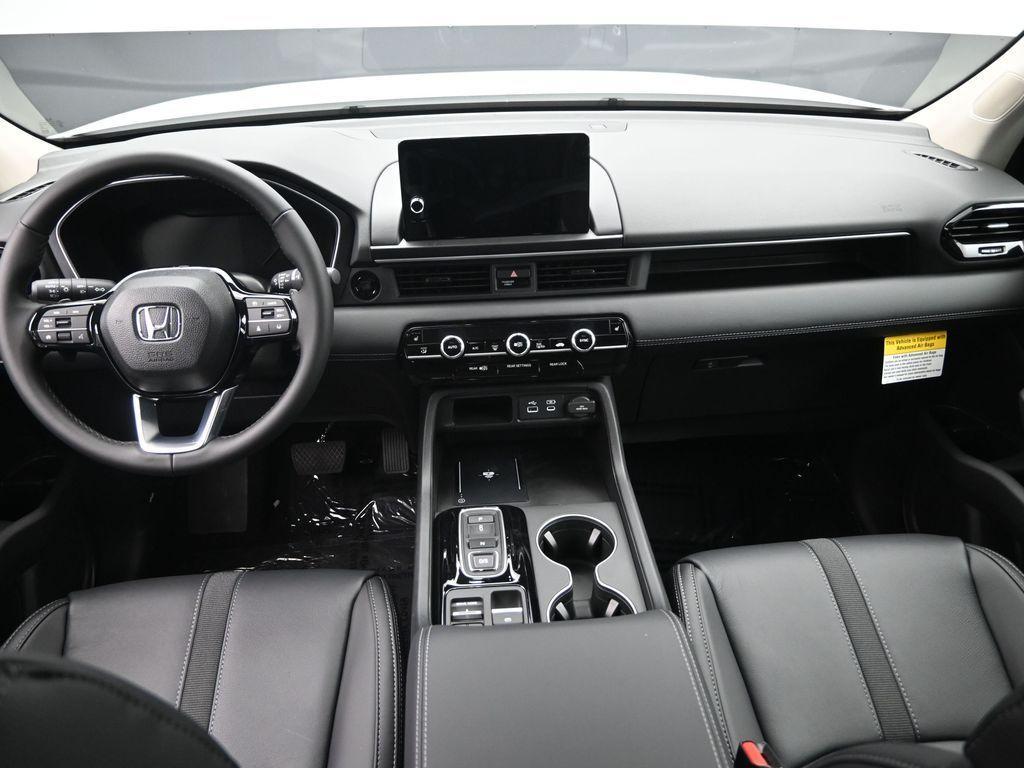new 2025 Honda Pilot car, priced at $47,550