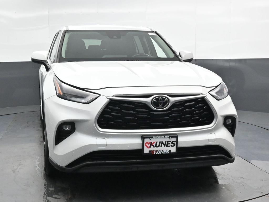 used 2023 Toyota Highlander car, priced at $30,700