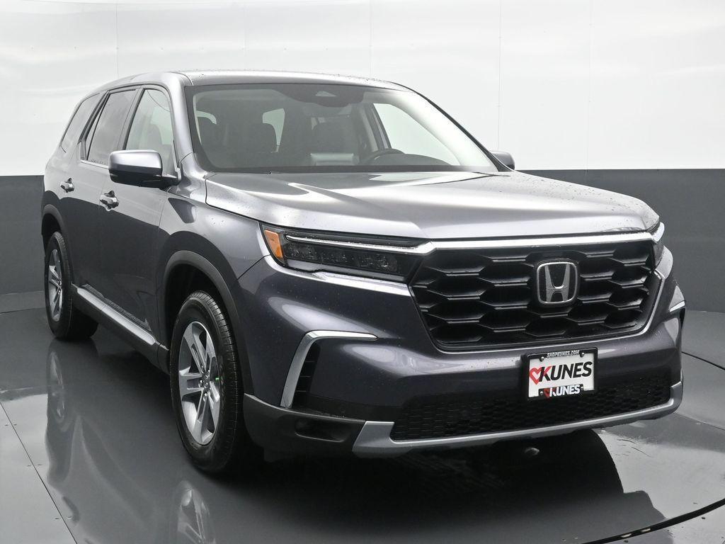 new 2025 Honda Pilot car, priced at $44,349