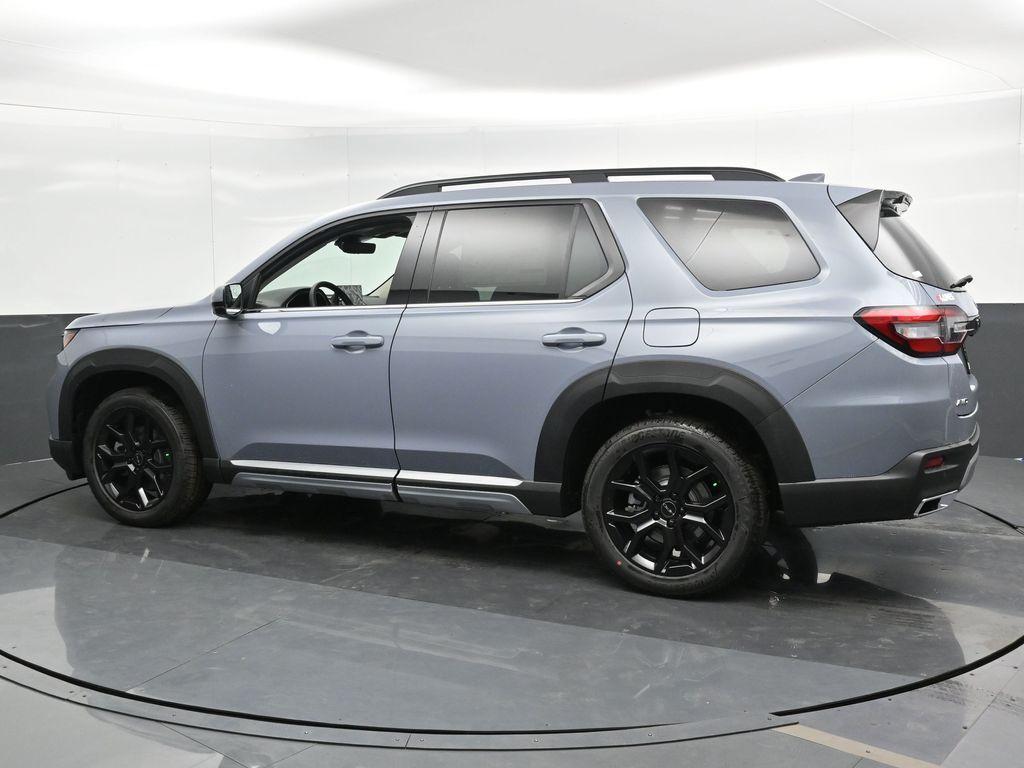 used 2025 Honda Pilot car, priced at $49,778