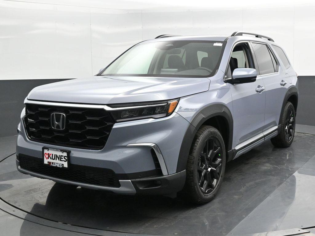 used 2025 Honda Pilot car, priced at $49,778