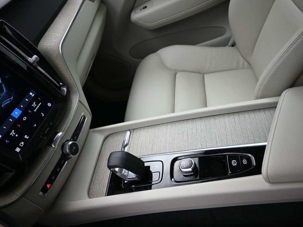 used 2023 Volvo XC60 car, priced at $35,997