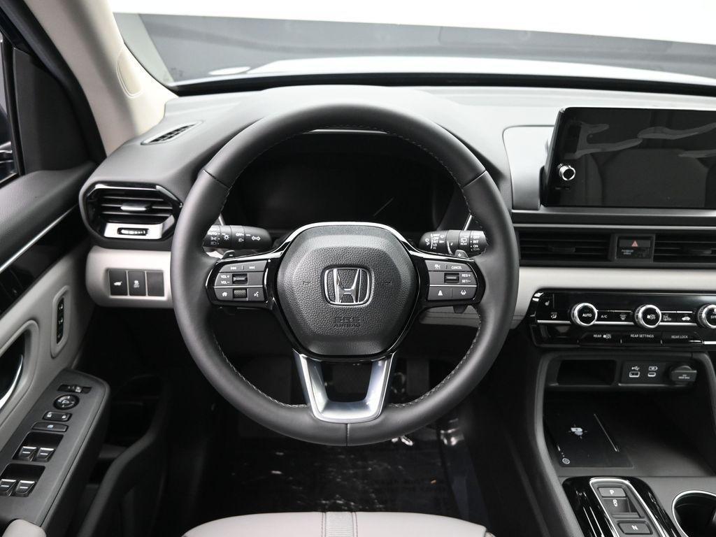 new 2025 Honda Pilot car, priced at $46,800