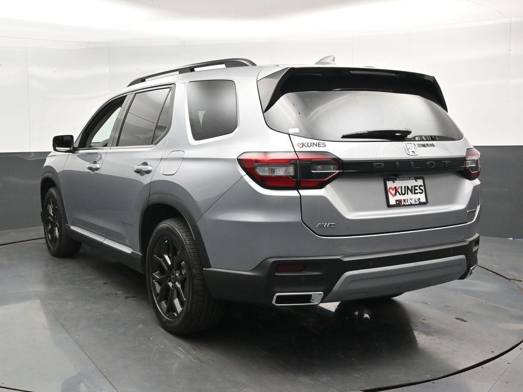new 2025 Honda Pilot car, priced at $52,700
