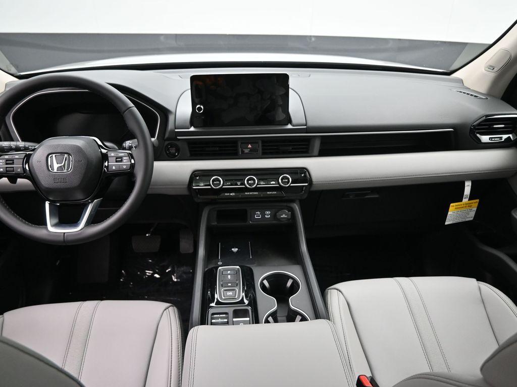 new 2025 Honda Pilot car, priced at $52,700