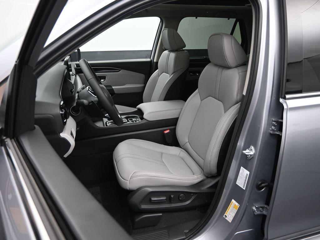 new 2025 Honda Pilot car, priced at $52,700