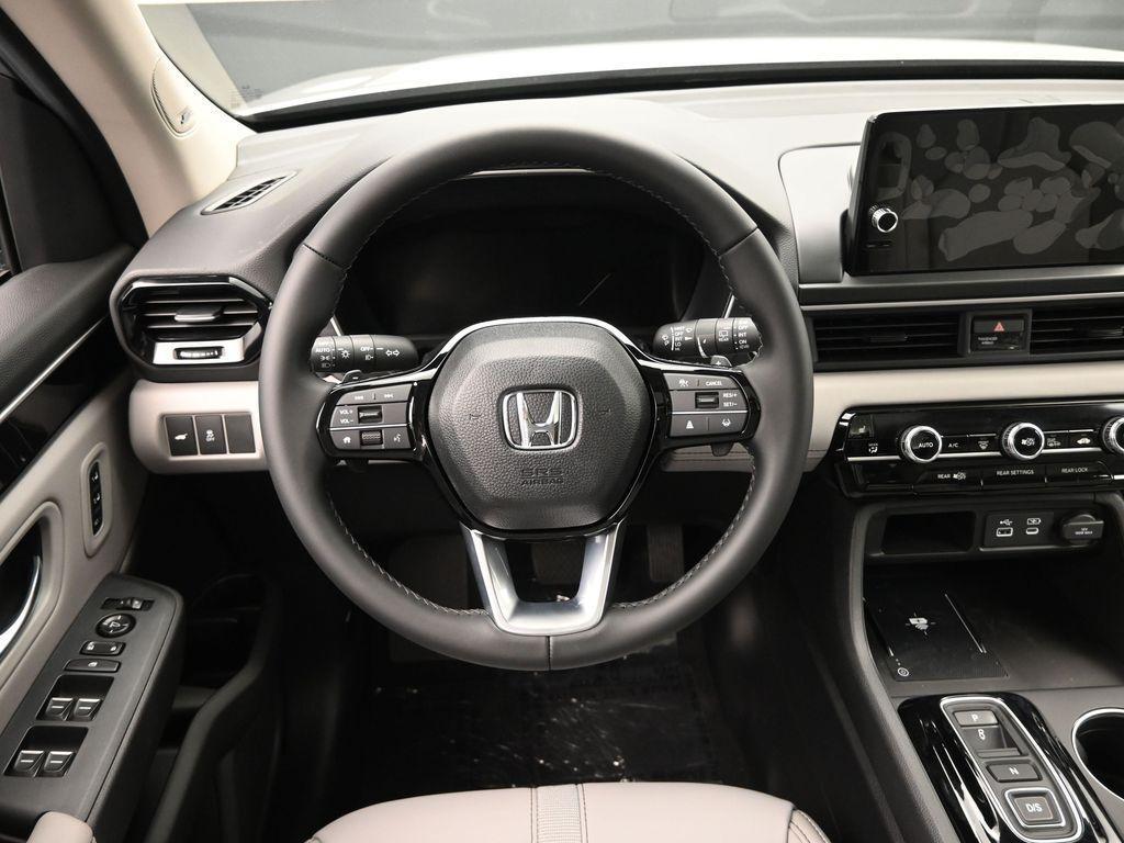 new 2025 Honda Pilot car, priced at $52,700