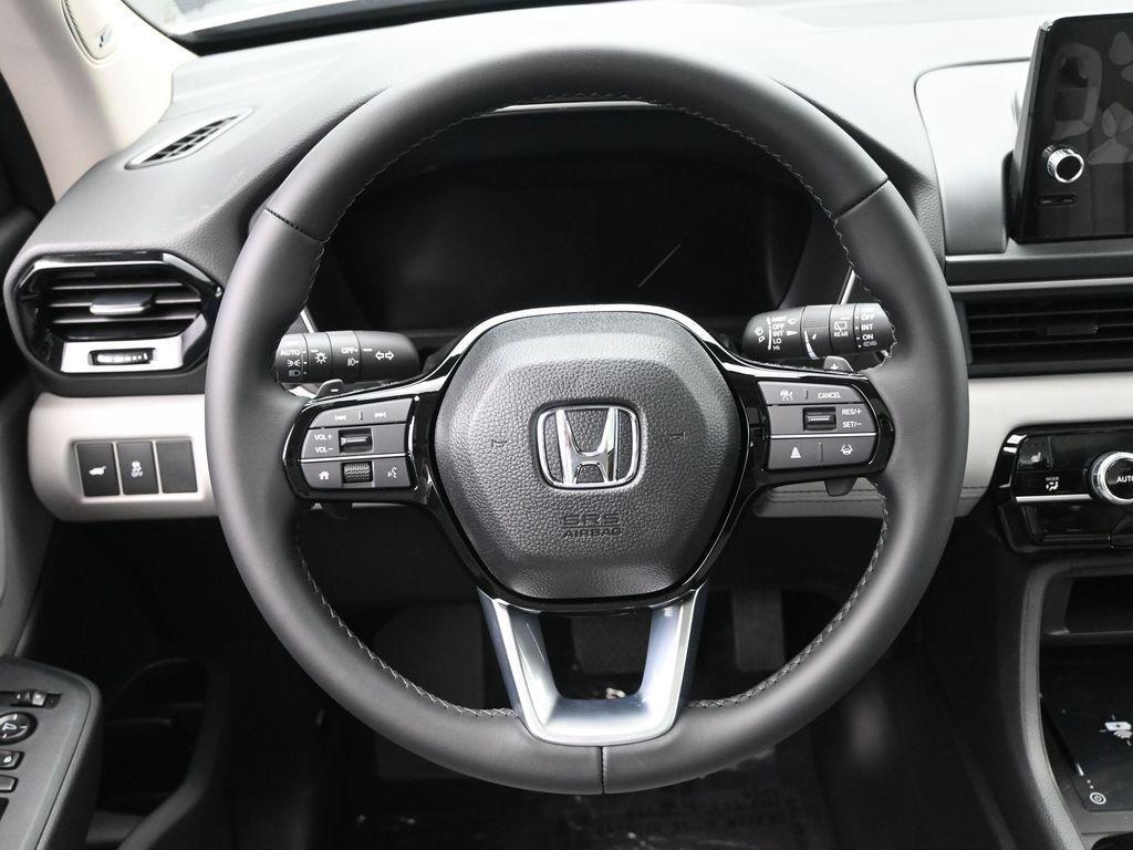 new 2025 Honda Pilot car, priced at $52,700