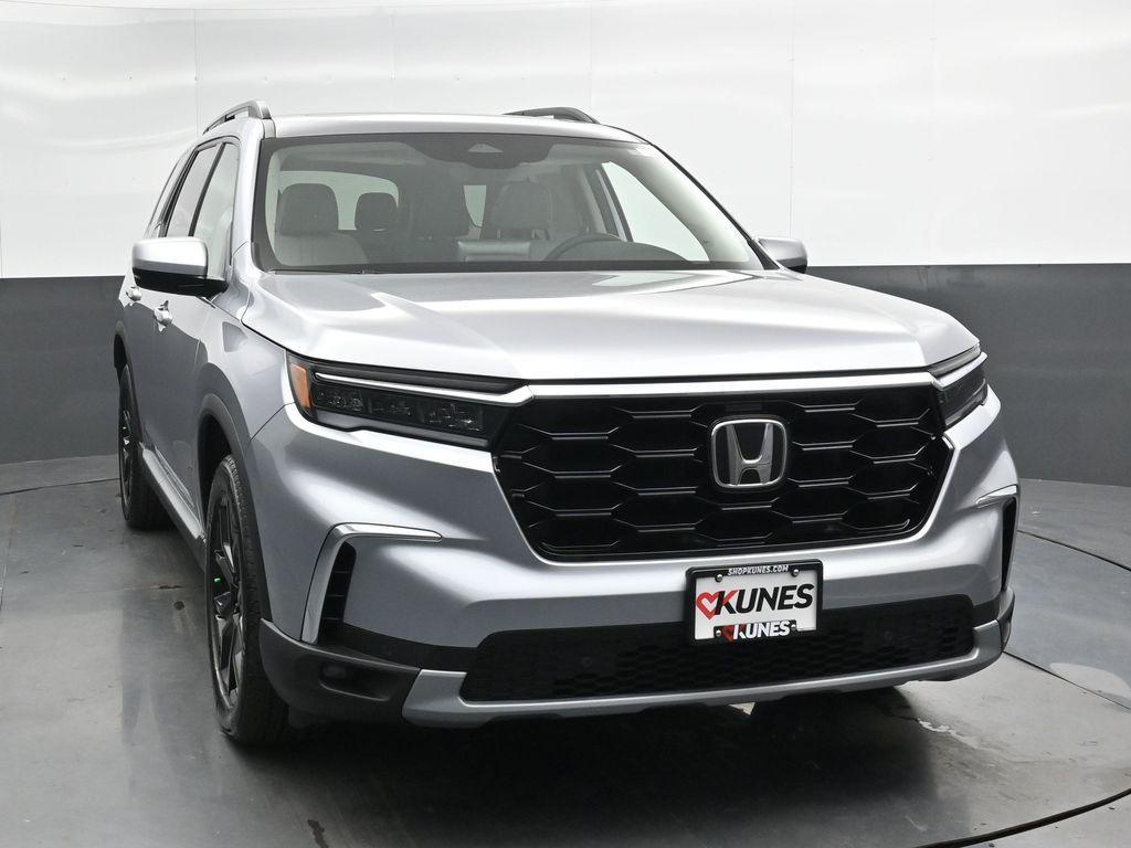 new 2025 Honda Pilot car, priced at $52,700