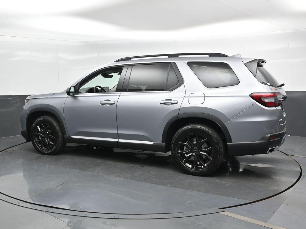 new 2025 Honda Pilot car, priced at $52,700