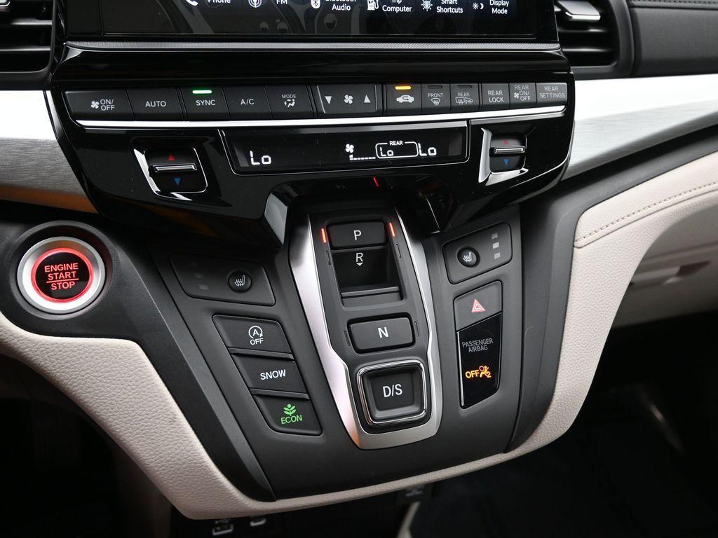 new 2026 Honda Odyssey car, priced at $44,245