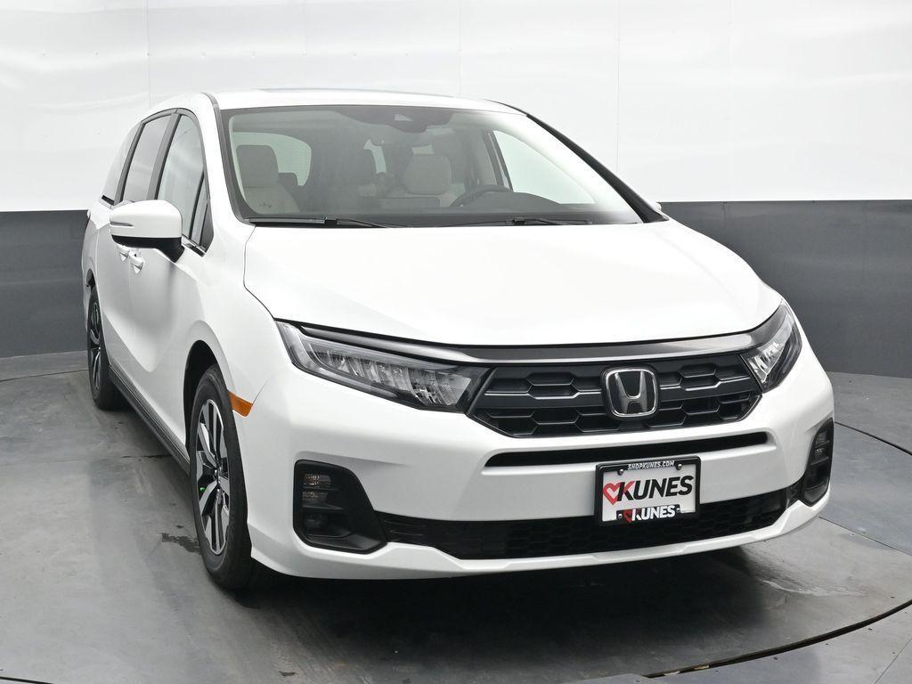 new 2026 Honda Odyssey car, priced at $44,245