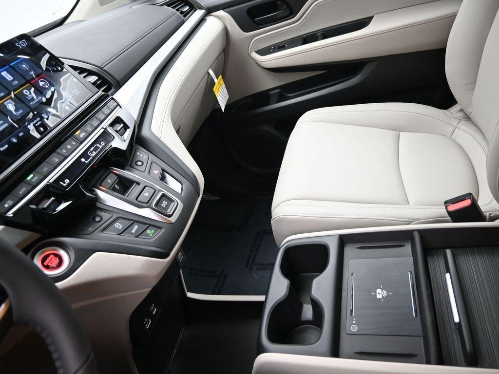 new 2026 Honda Odyssey car, priced at $44,245