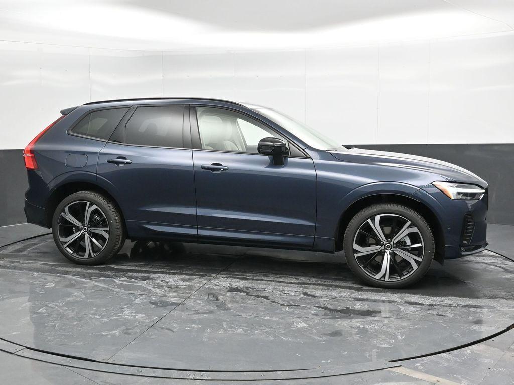 new 2025 Volvo XC60 car, priced at $58,625