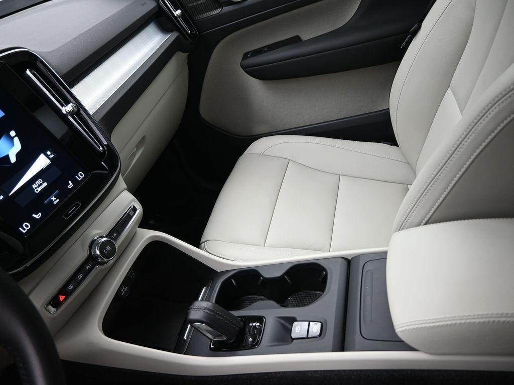 used 2021 Volvo XC40 car, priced at $17,973