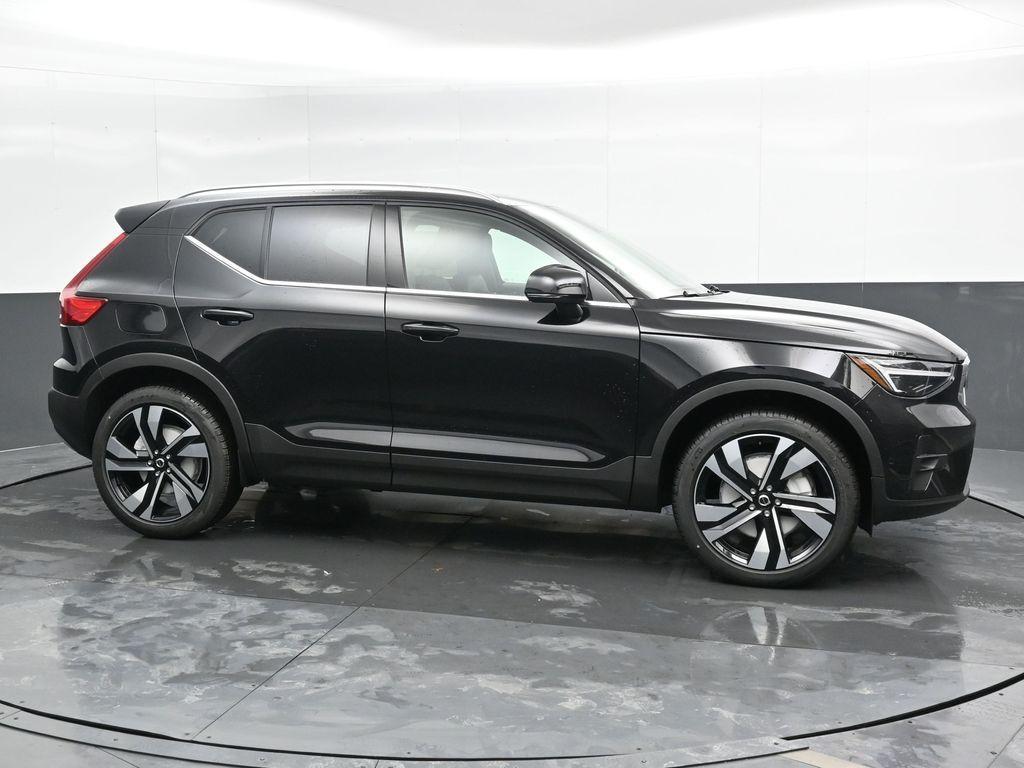 new 2025 Volvo XC40 car, priced at $50,050