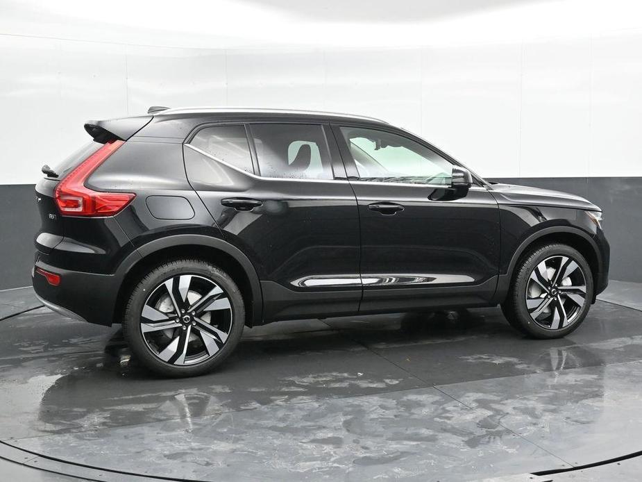 new 2025 Volvo XC40 car, priced at $50,050