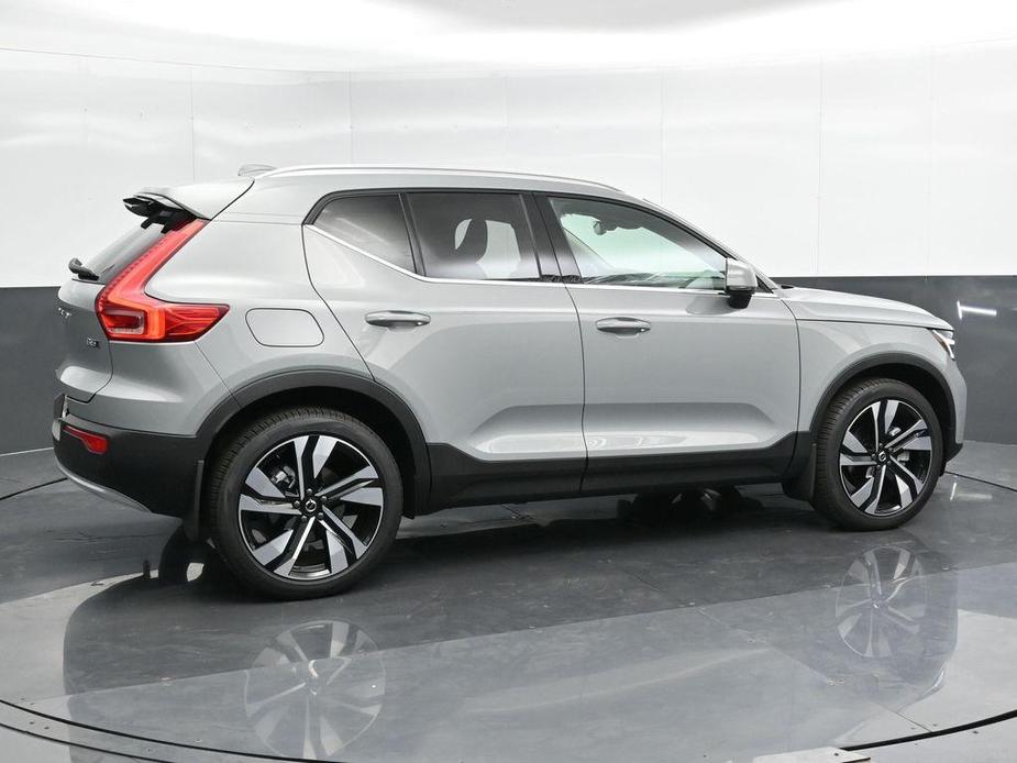 new 2024 Volvo XC40 car, priced at $44,567