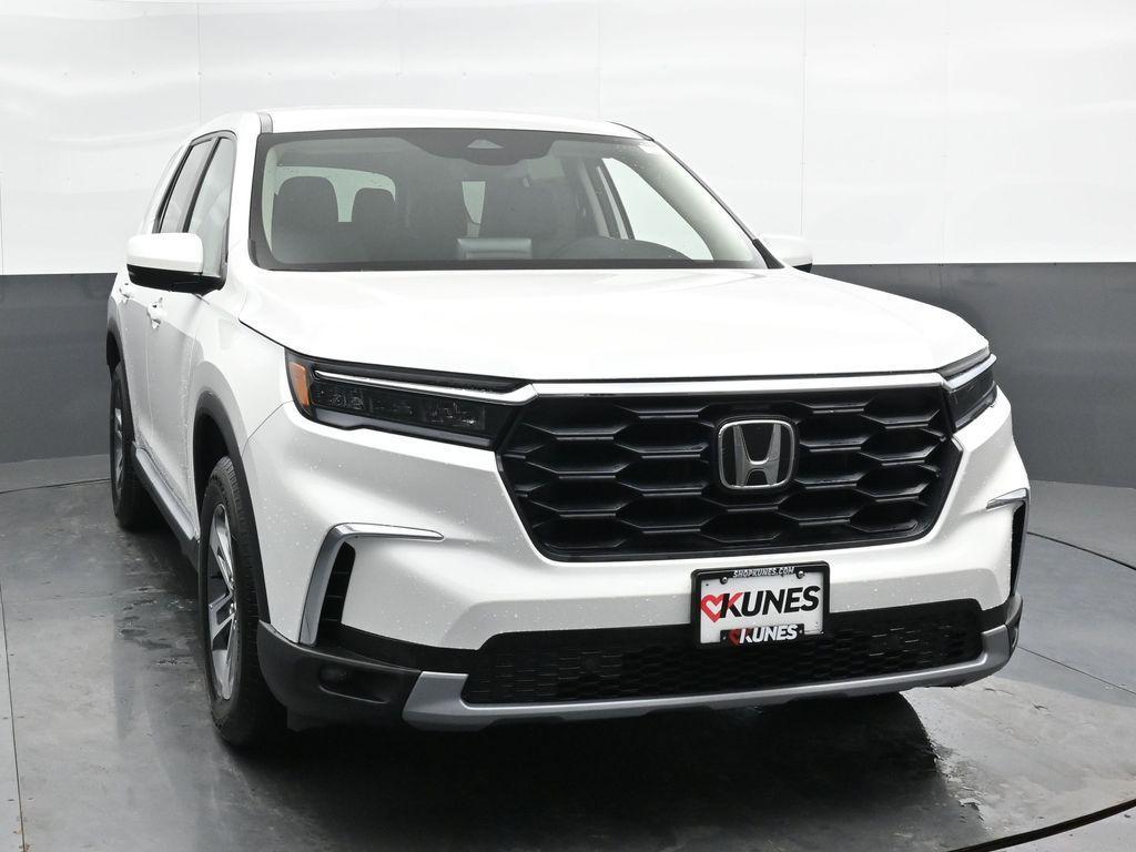 new 2025 Honda Pilot car, priced at $44,839