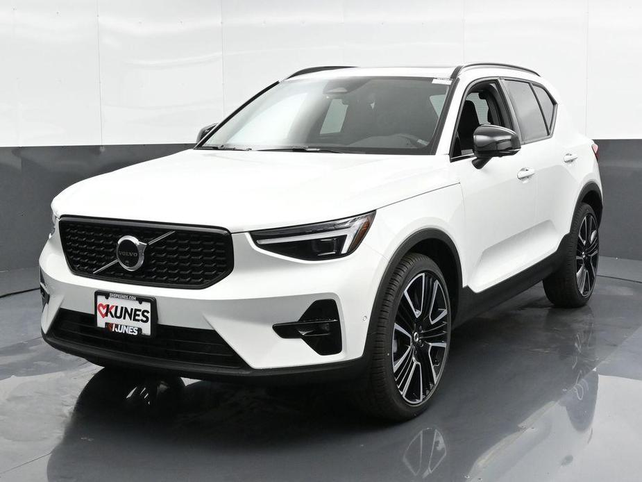 new 2025 Volvo XC40 car, priced at $50,195