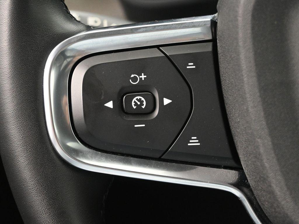 used 2022 Volvo XC40 car, priced at $30,991