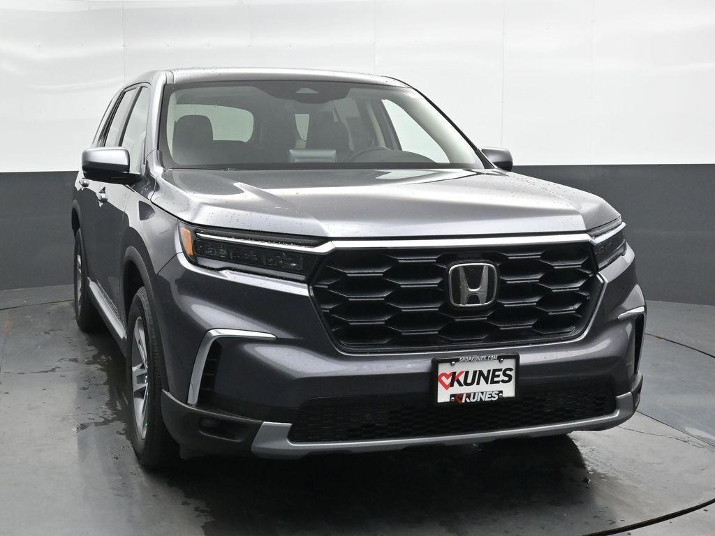 new 2025 Honda Pilot car, priced at $47,095