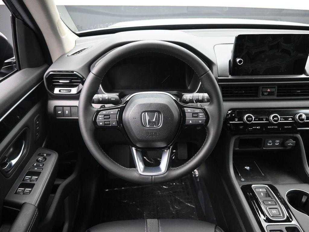 new 2025 Honda Pilot car, priced at $47,095