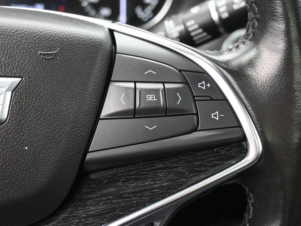 used 2023 Cadillac XT5 car, priced at $25,991