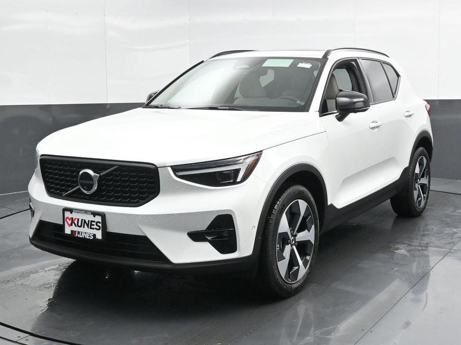 new 2025 Volvo XC40 car, priced at $45,645