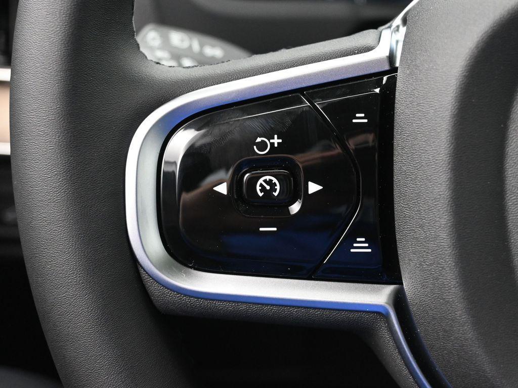 new 2025 Volvo XC90 car, priced at $63,428