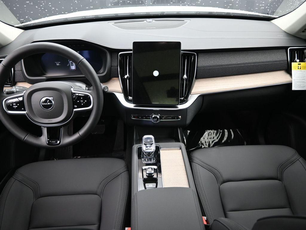 new 2025 Volvo XC90 car, priced at $63,428