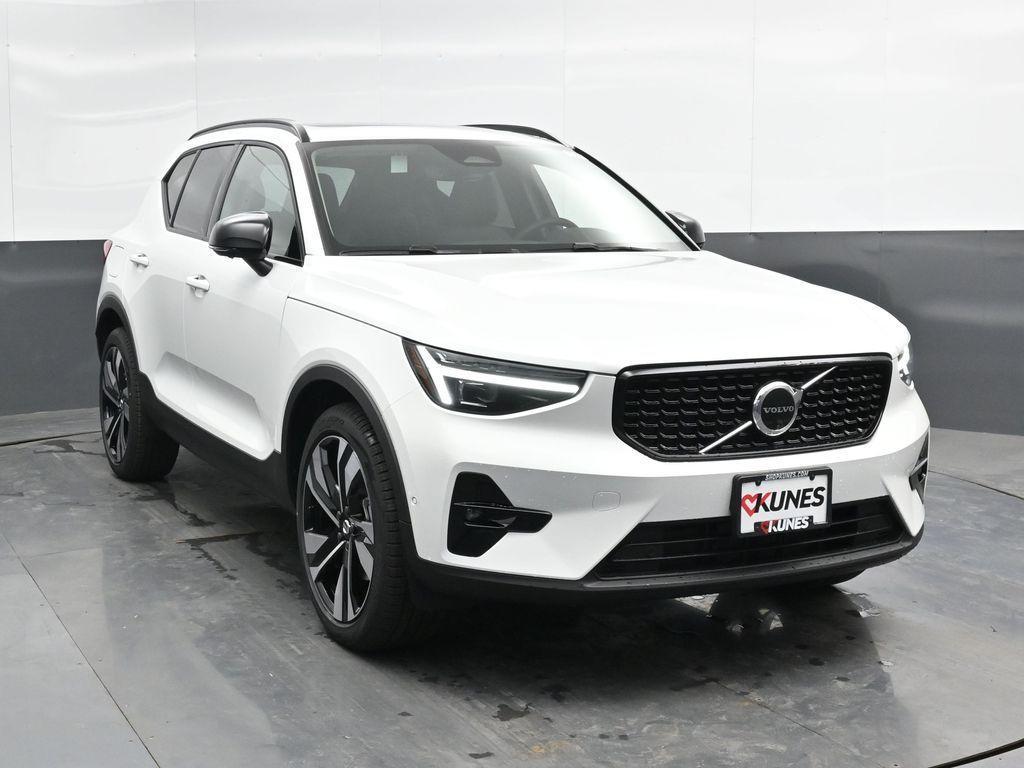 new 2025 Volvo XC40 car, priced at $44,810