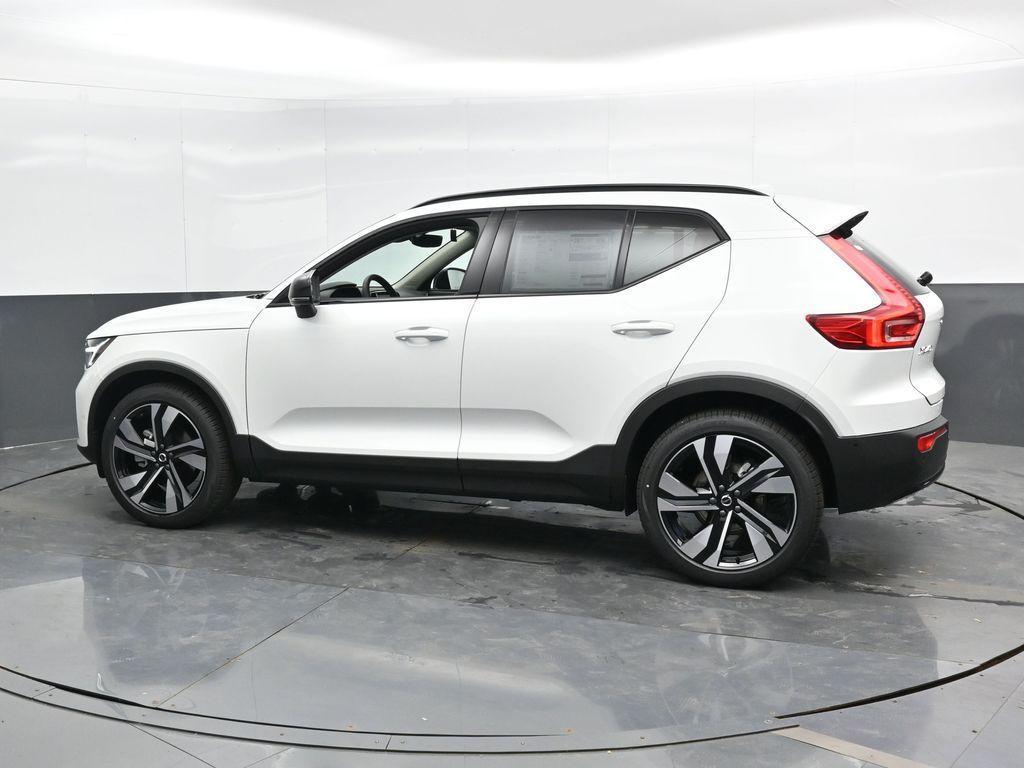 new 2025 Volvo XC40 car, priced at $44,810