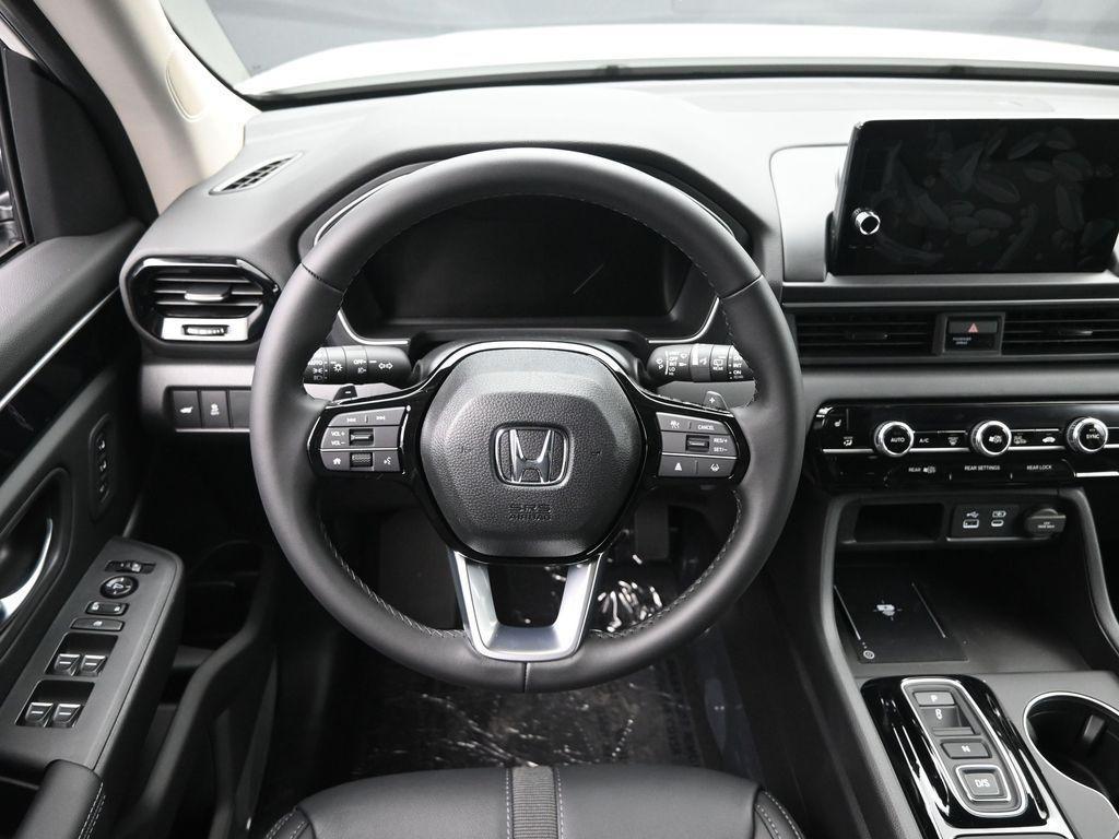 new 2025 Honda Pilot car, priced at $47,505