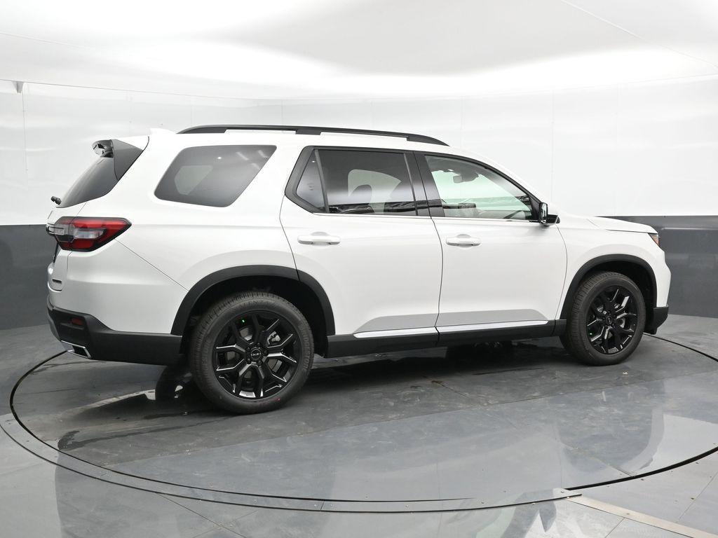 new 2025 Honda Pilot car, priced at $53,155