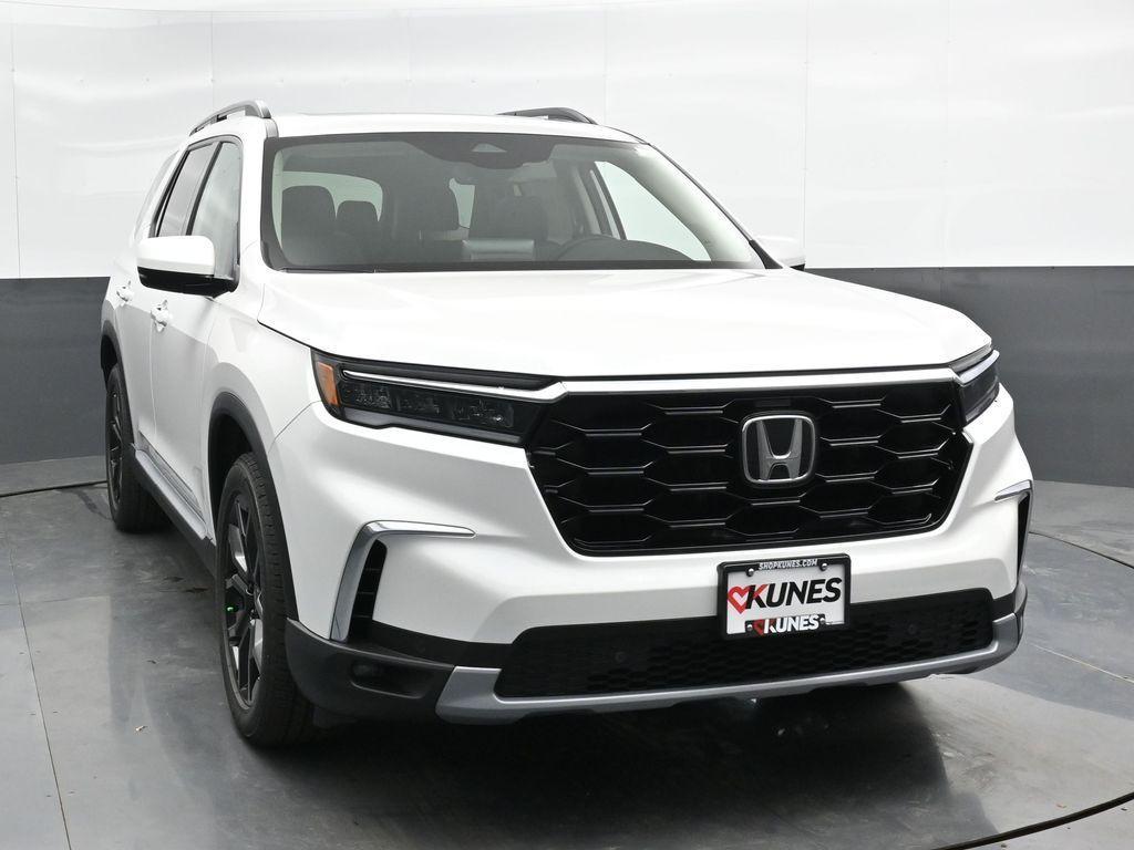 new 2025 Honda Pilot car, priced at $53,155