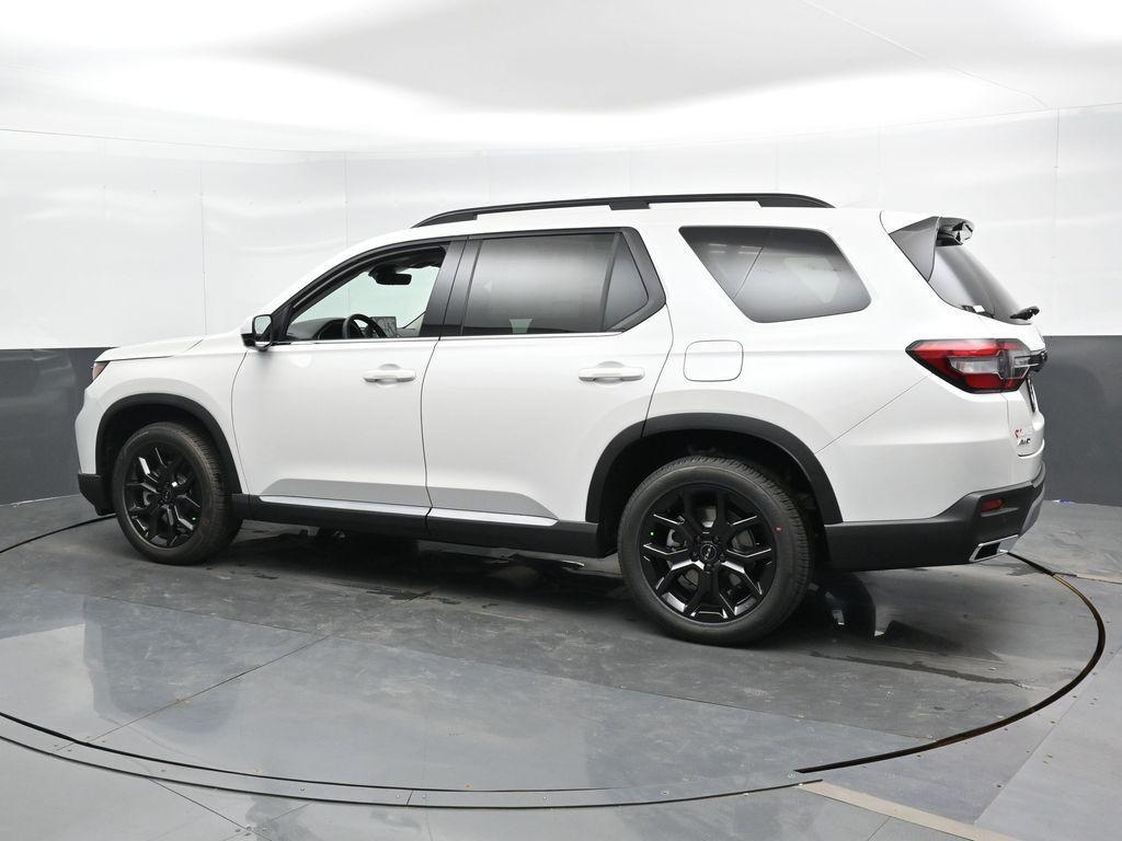 new 2025 Honda Pilot car, priced at $53,155