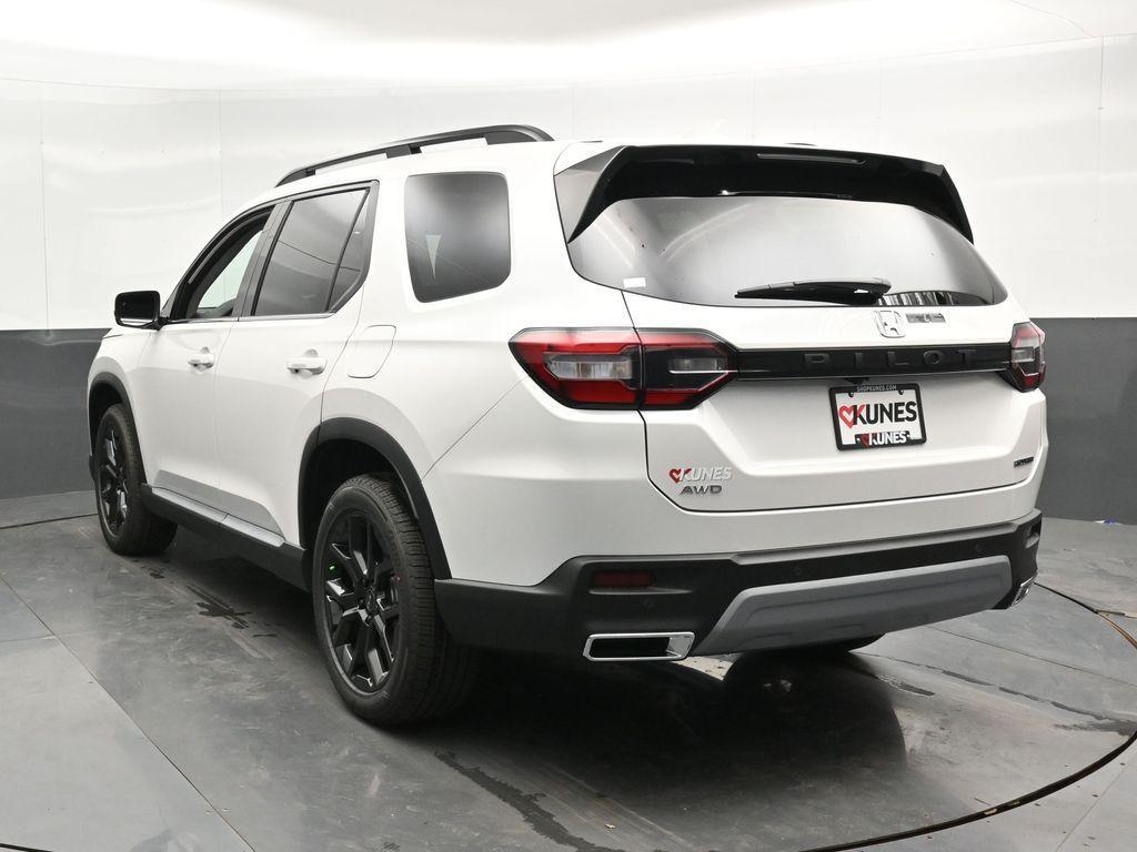 new 2025 Honda Pilot car, priced at $53,155