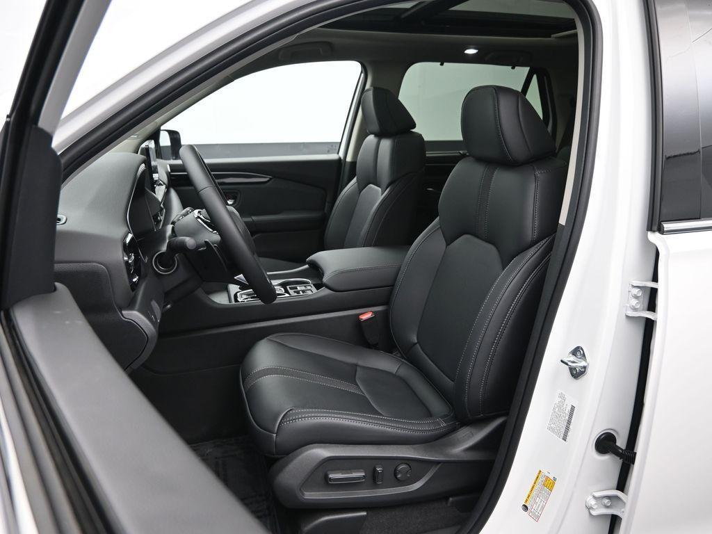new 2025 Honda Pilot car, priced at $53,155
