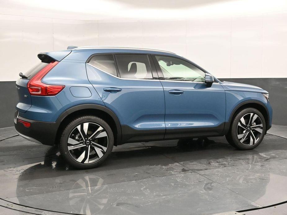 new 2025 Volvo XC40 car, priced at $48,075