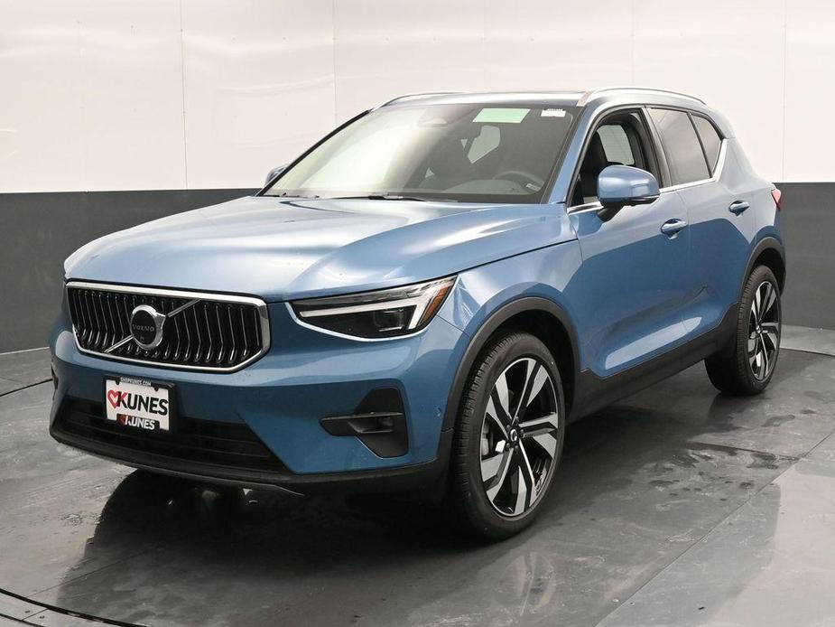 new 2025 Volvo XC40 car, priced at $48,075