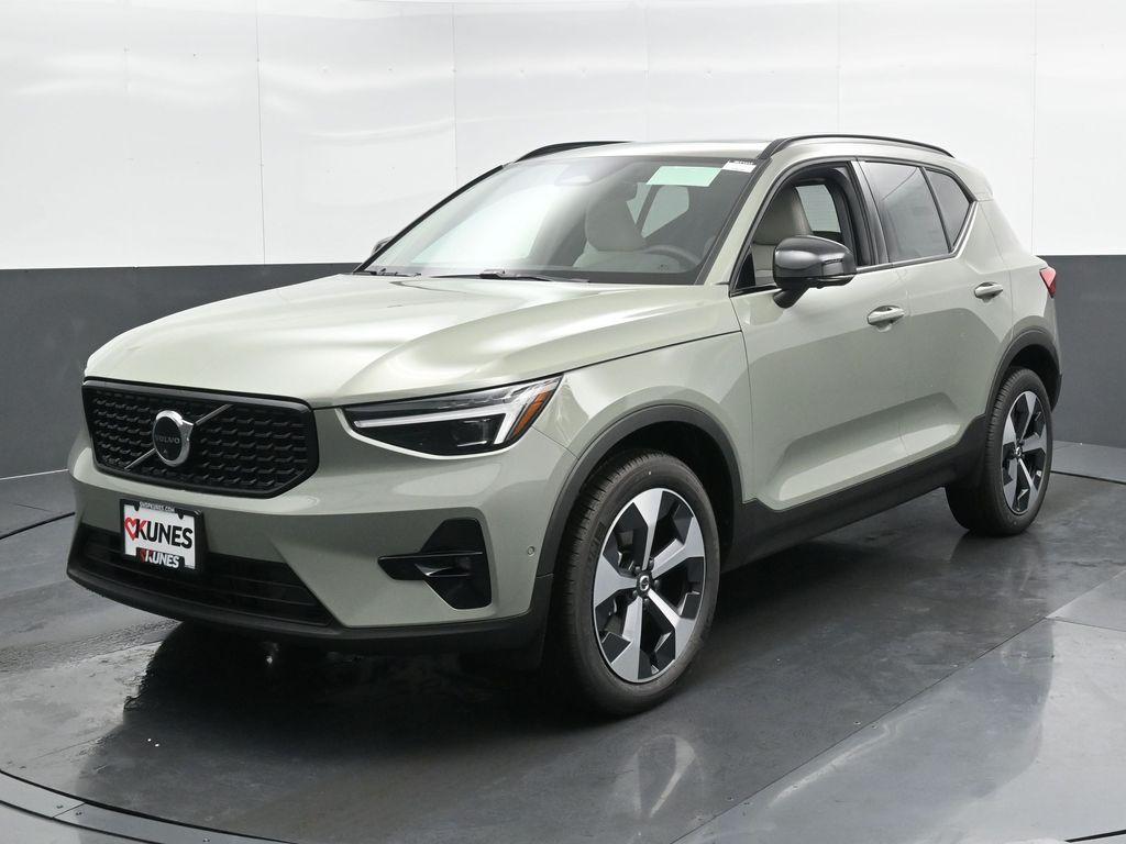 new 2025 Volvo XC40 car, priced at $46,815