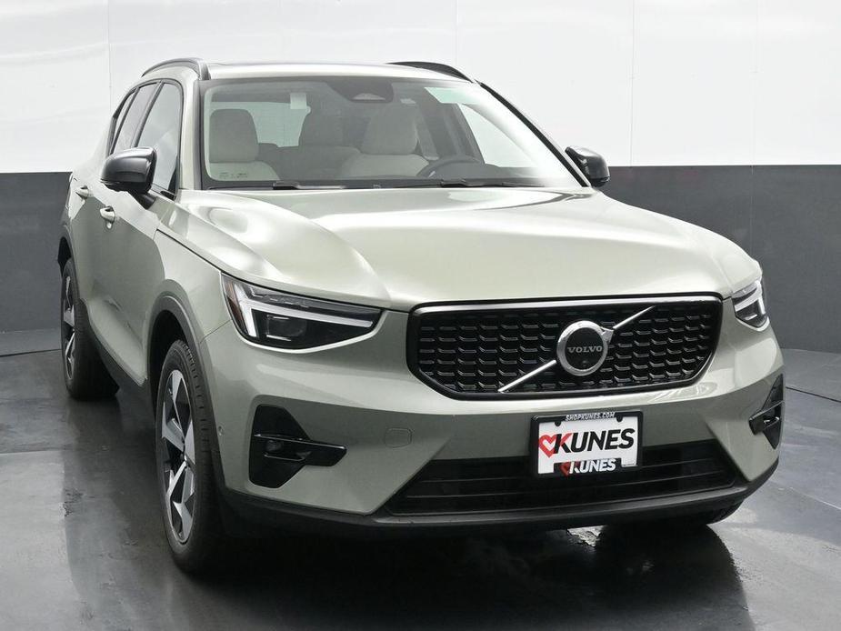 new 2025 Volvo XC40 car, priced at $46,815