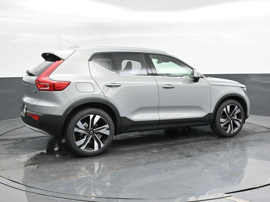 new 2025 Volvo XC40 car, priced at $51,565