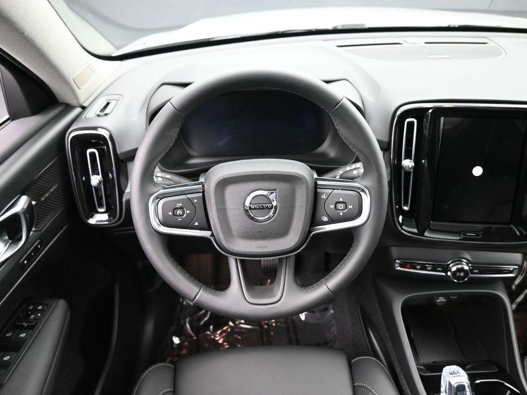 new 2025 Volvo XC40 car, priced at $51,565