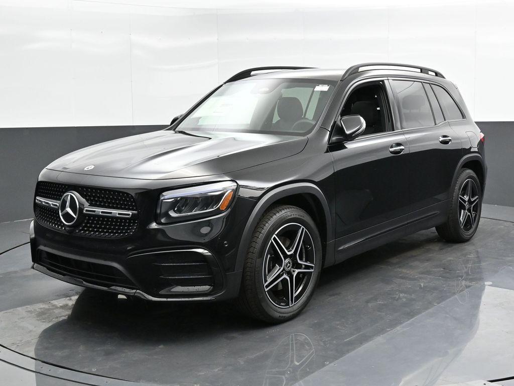 new 2024 Mercedes-Benz GLB 250 car, priced at $52,566