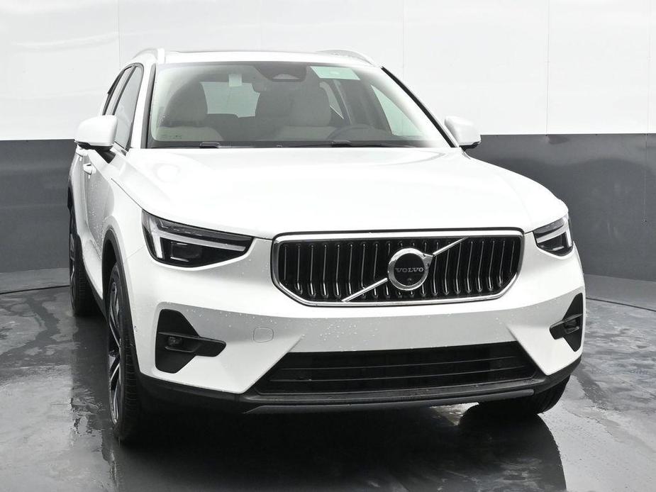 new 2025 Volvo XC40 car, priced at $48,290